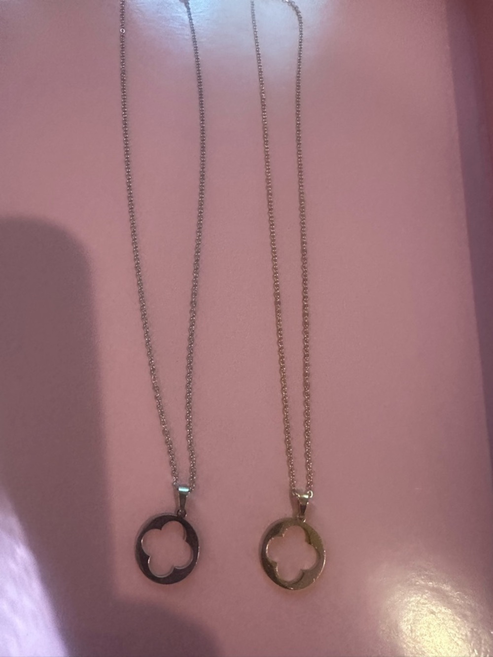 Gold Plated Stainless Steel Open Clover Pendant 18 inch Necklace (Silver/Gold)
